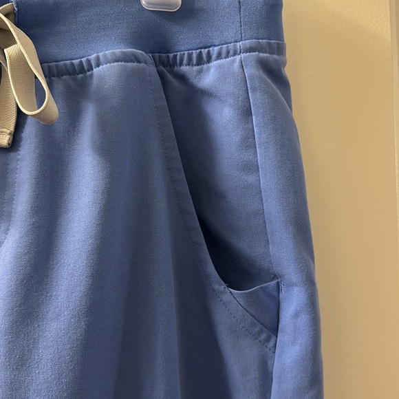 Figs scrub bottoms, 4 of them in total $25 each; price is listed for 4 in total. - Picture 4 of 10